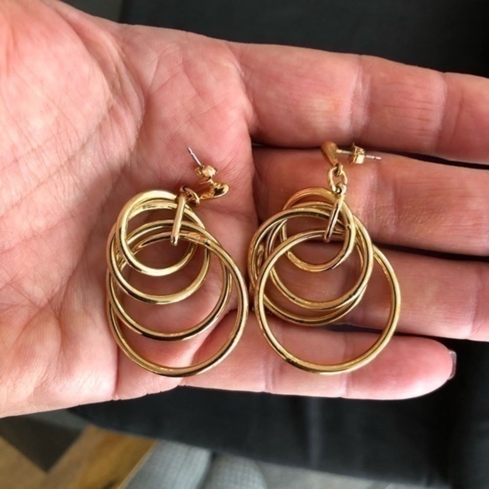 Quadruple hoop dangle gold earrings - Picture 3 of 4